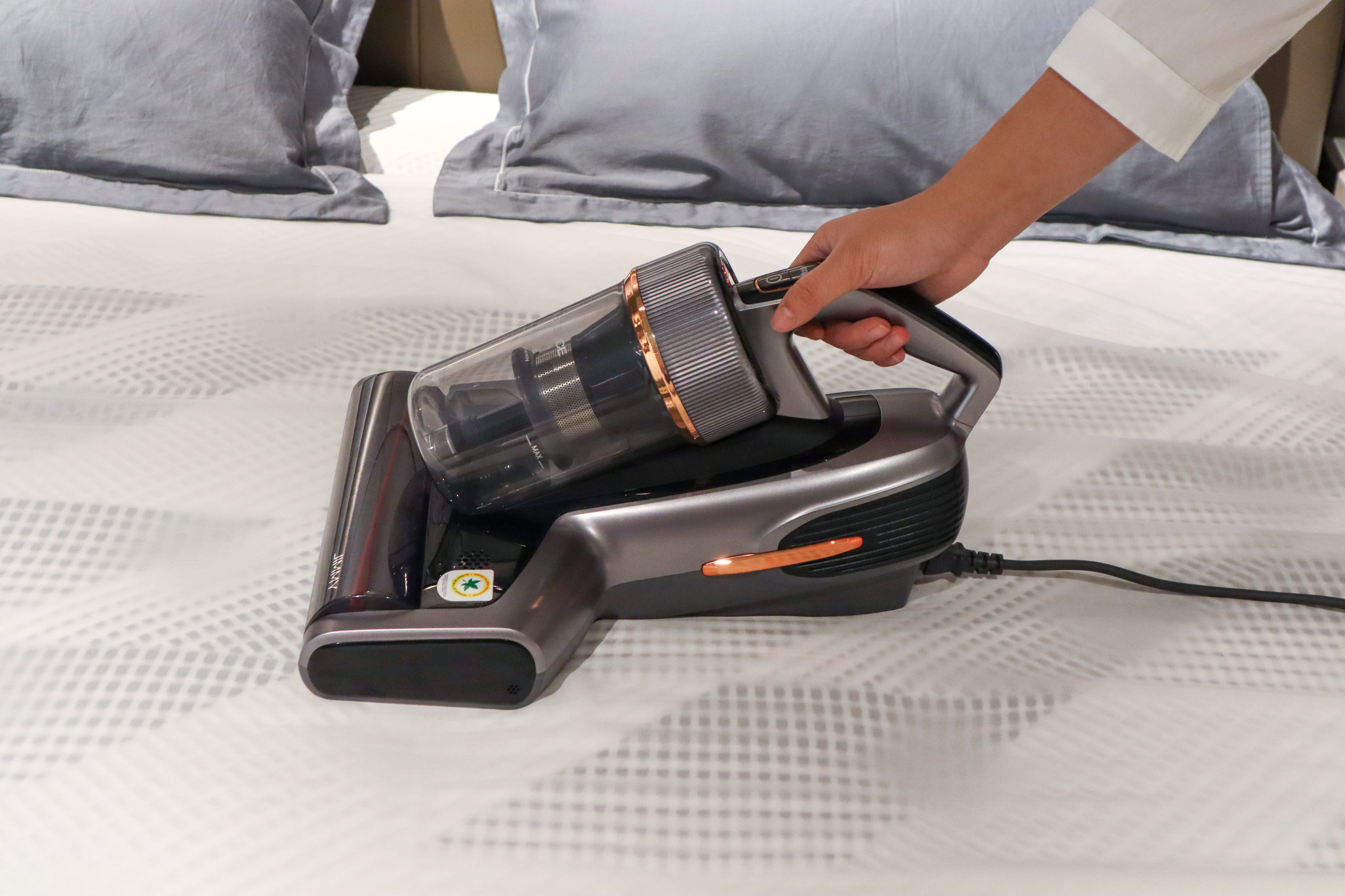 Võitlus lutikatega: JIMMY käsitolmuimeja allergiate ja lutikate vastu